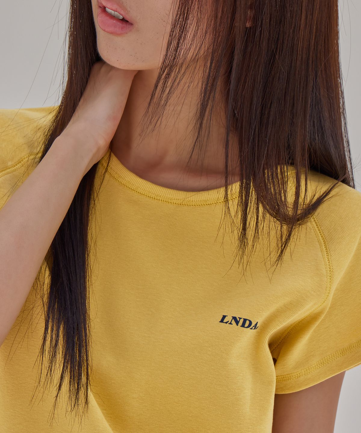 런던다다(LONDONDADA) London Edition Raglan Crop T-Shirt, YELLOW