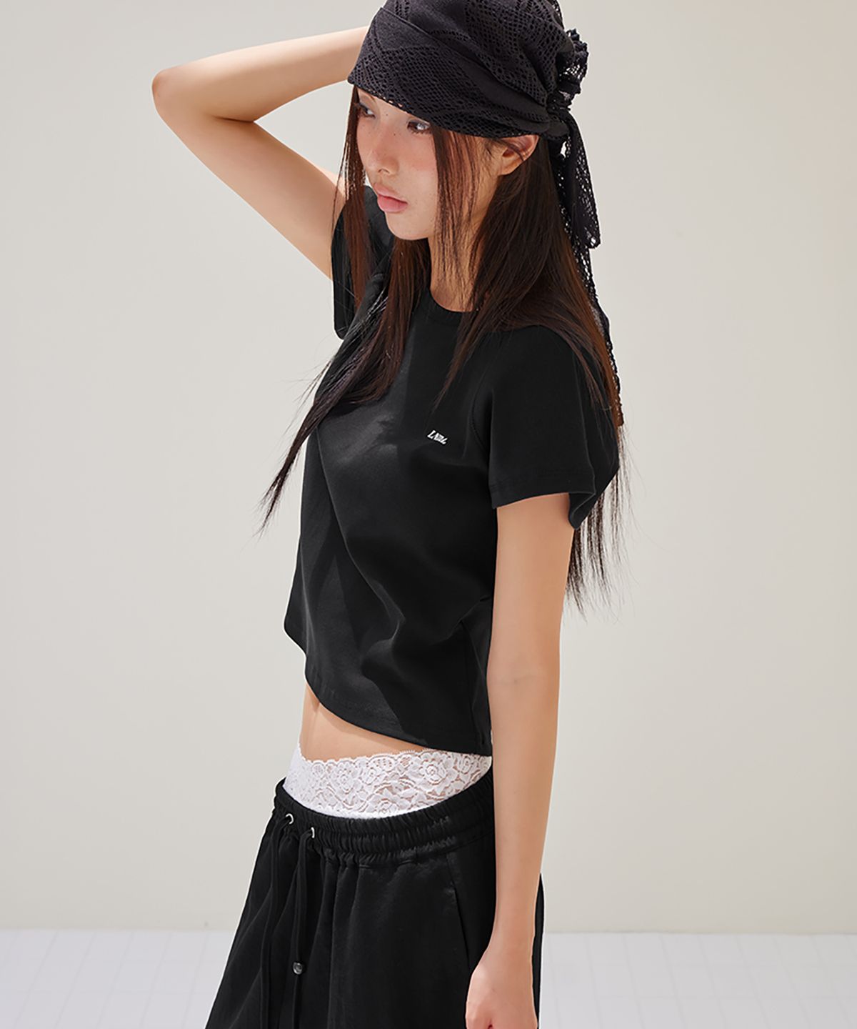 런던다다(LONDONDADA) London Edition Raglan Crop T-Shirt, BLACK