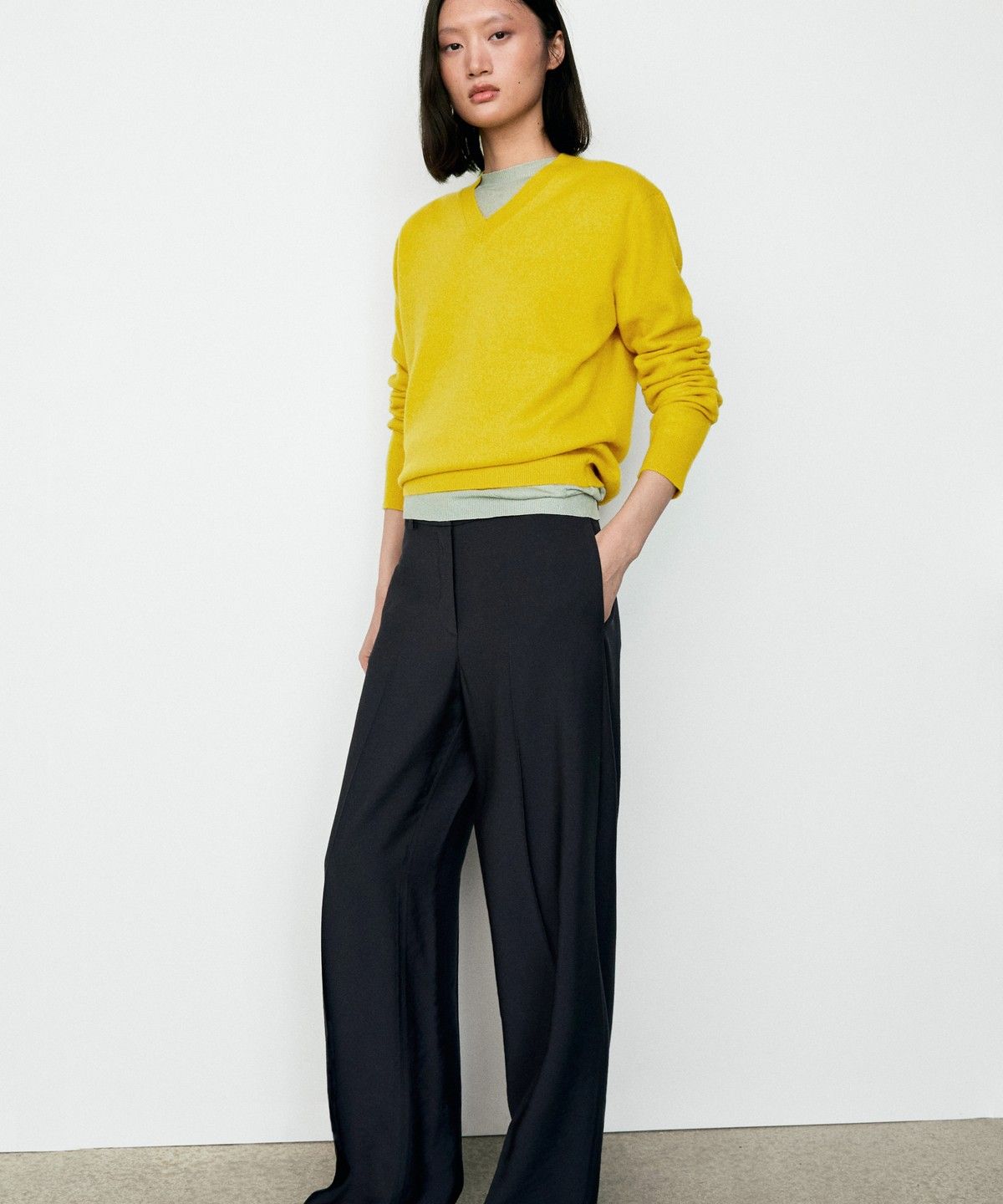 마시모두띠(MASSIMO DUTTI) 플루이드 스트레이트 팬츠