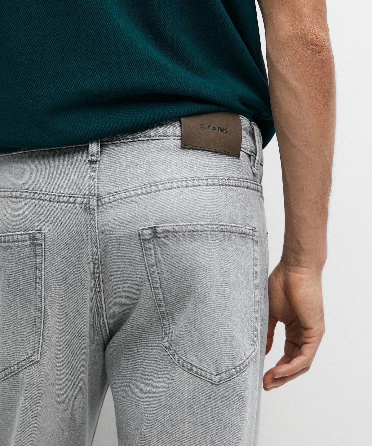 마시모두띠(MASSIMO DUTTI) 테이퍼드 핏 진