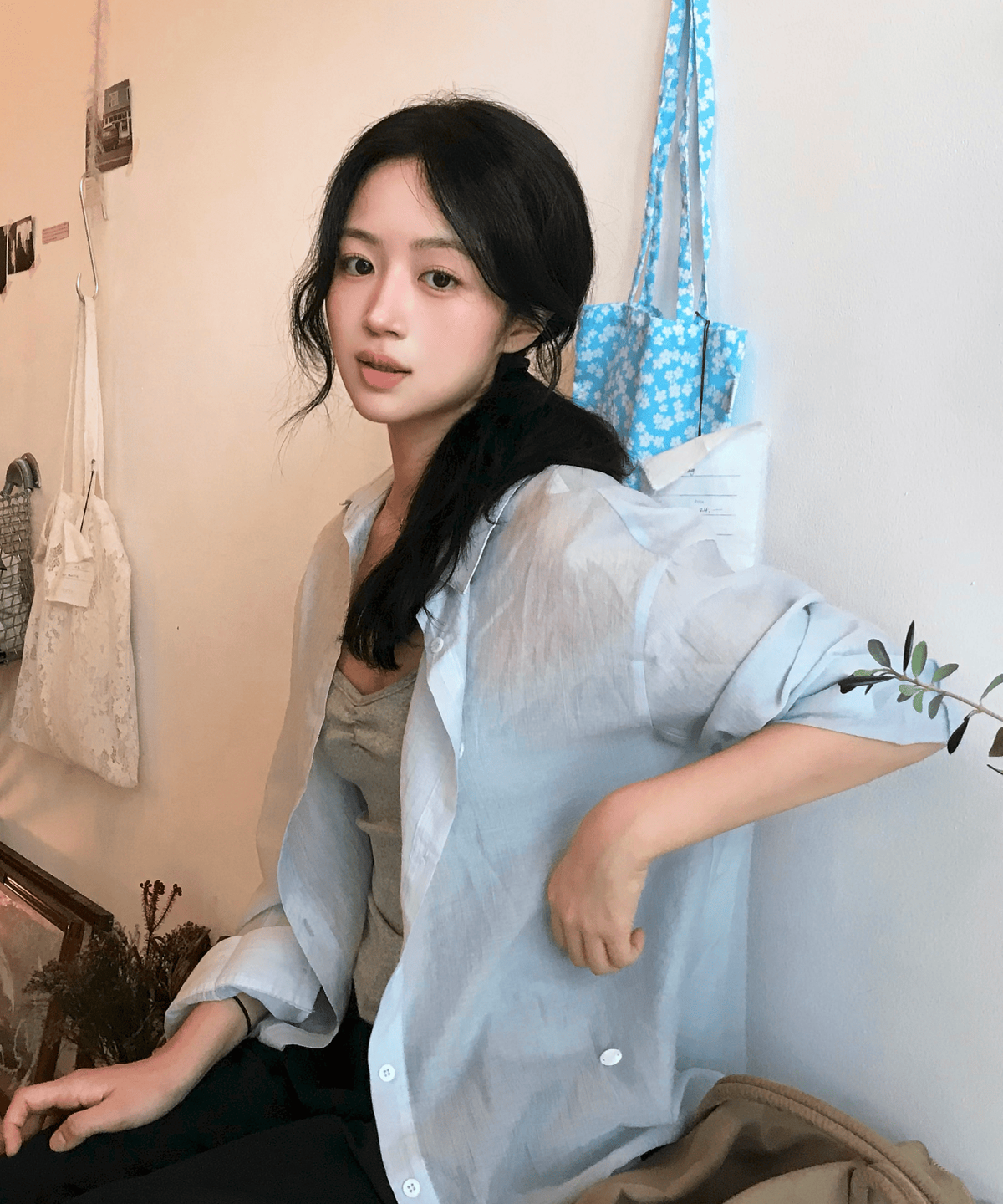 로엠(ROEM) 올데이 시스루 백리본 셔츠 RMYWG38R12