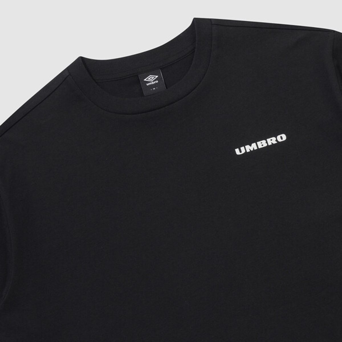 엄브로(UMBRO) 컴팩트 오버핏 반팔 티셔츠 블랙 UR321CRS73
