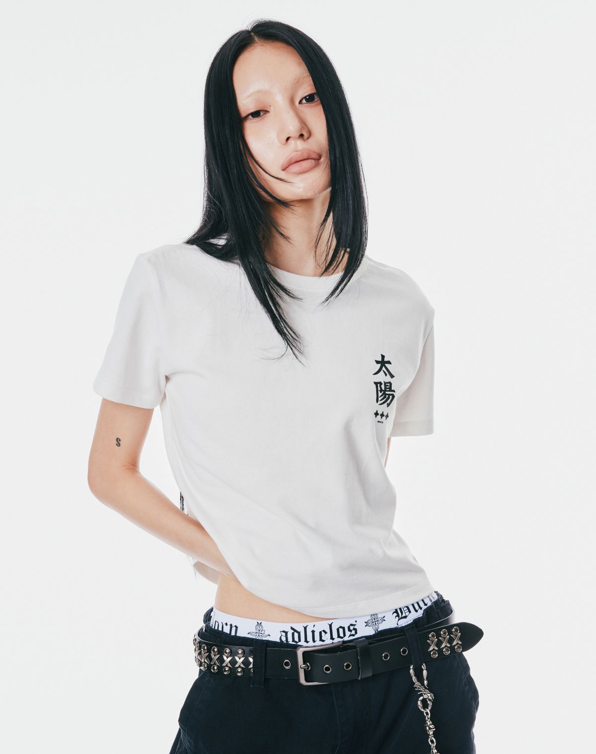 에드리엘로스(ADLIELOS) 우먼 선 오버 하프 티셔츠 [화이트]