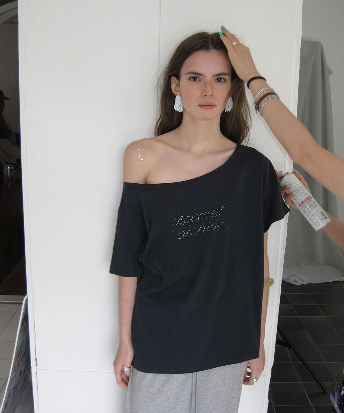 어패럴아카이브(APPAREL ARCHIVE) Nova off-shoulder t-shirt - Navy