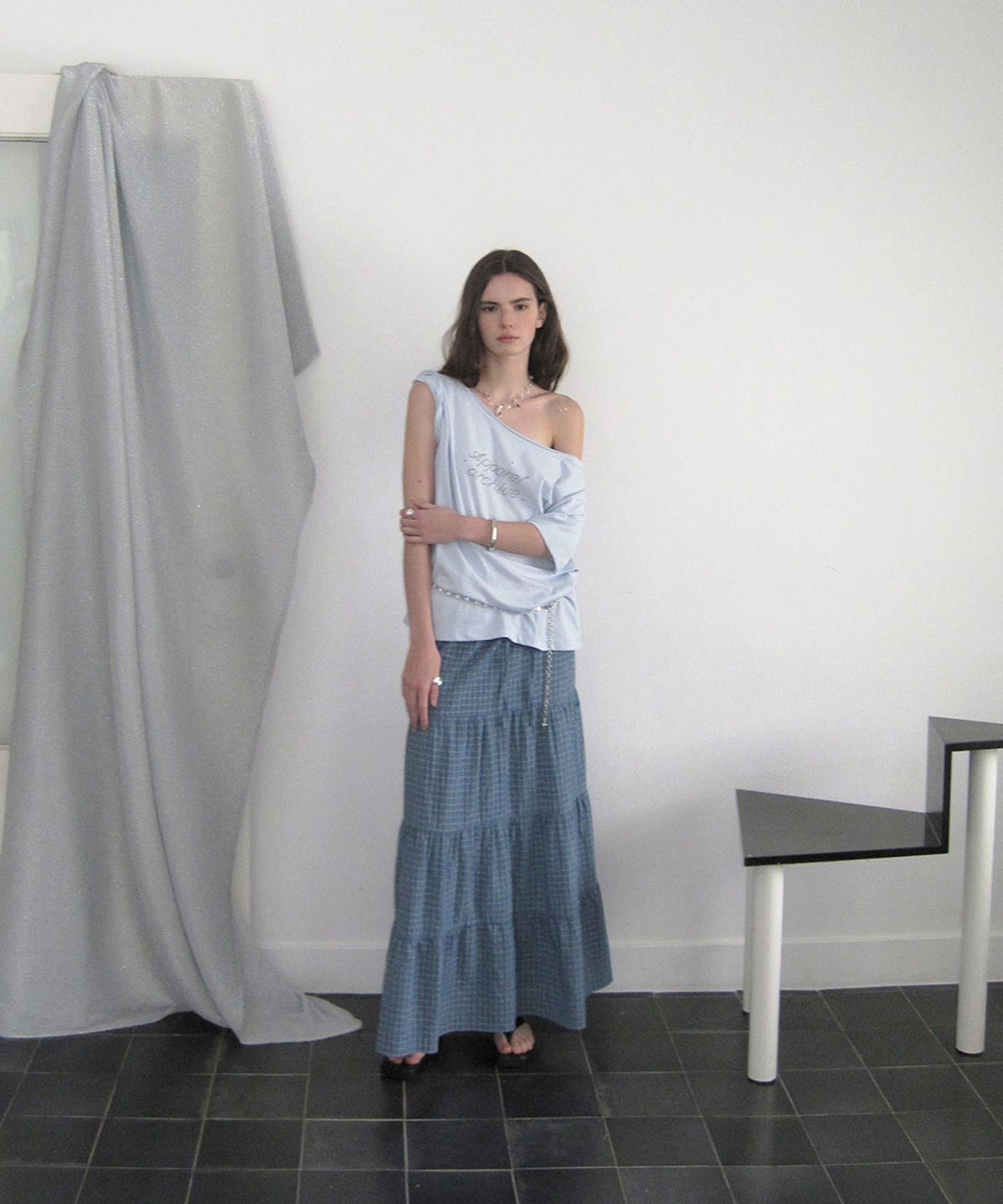 어패럴아카이브(APPAREL ARCHIVE) Nova off-shoulder t-shirt - Skyblue