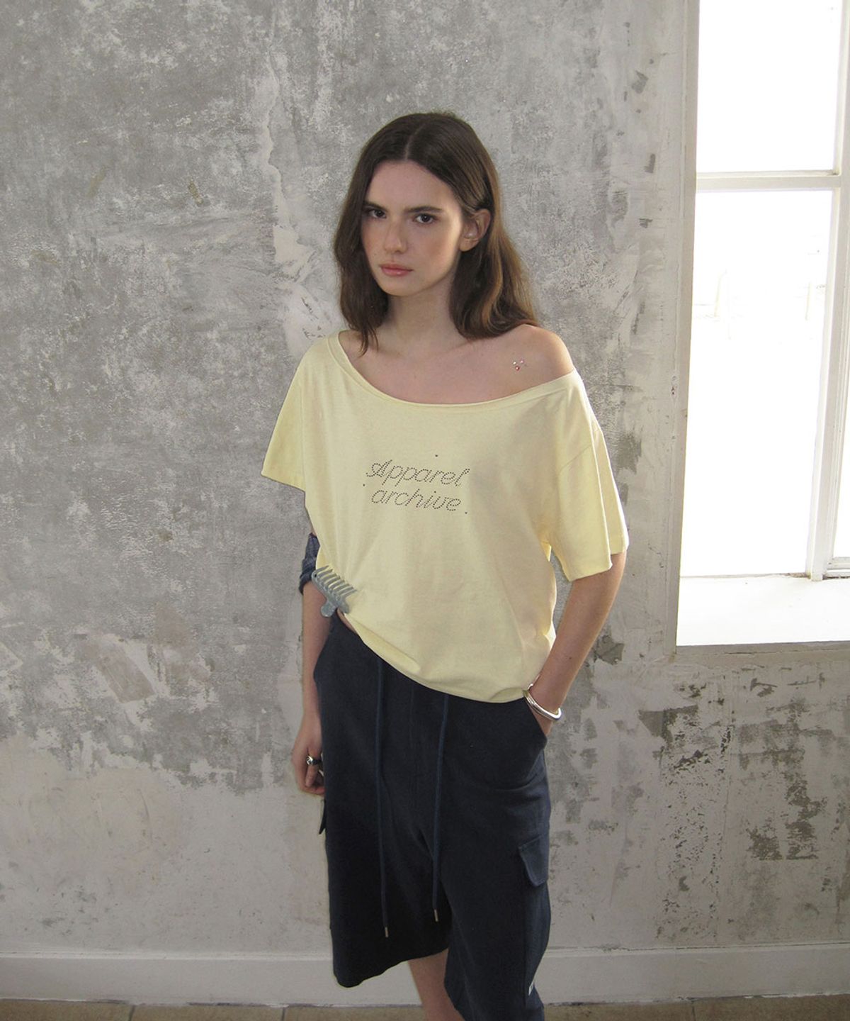 어패럴아카이브(APPAREL ARCHIVE) Nova off-shoulder t-shirt - Lemon