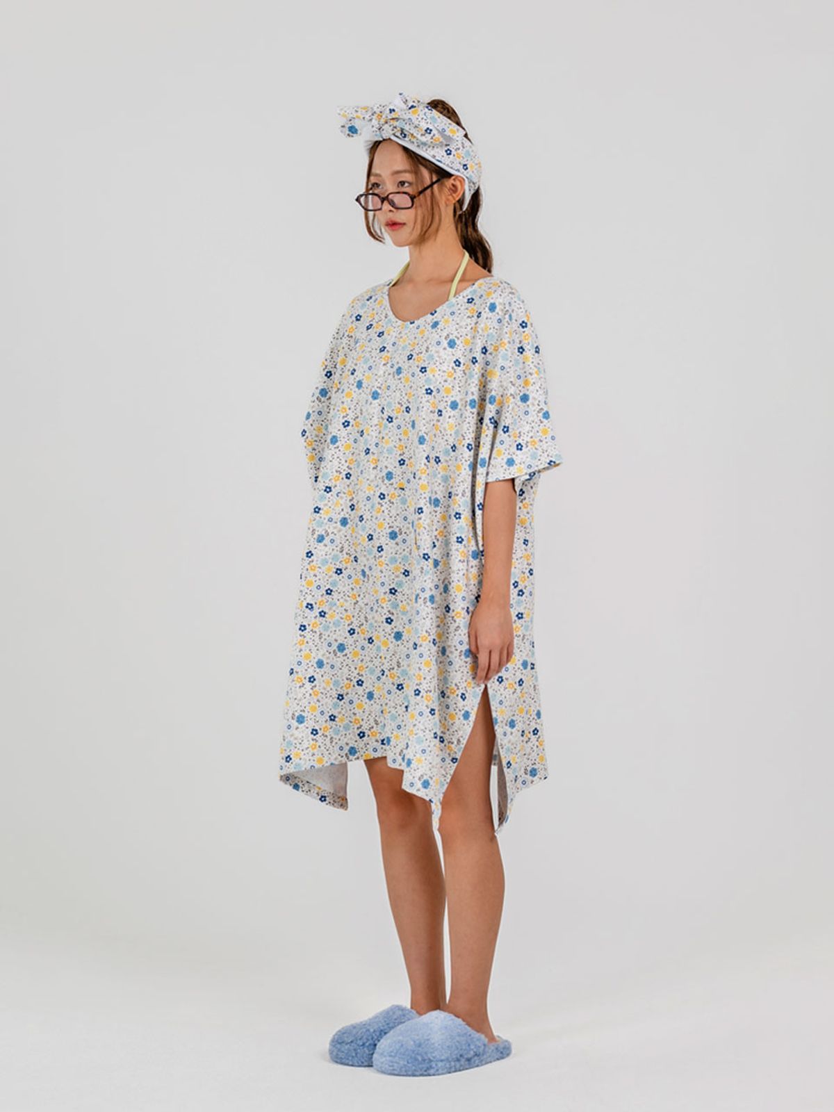 스윙앤슬라이드(SWING SLIDE) 비치웨어 브이넥 판초 블루 플라워 타월판초