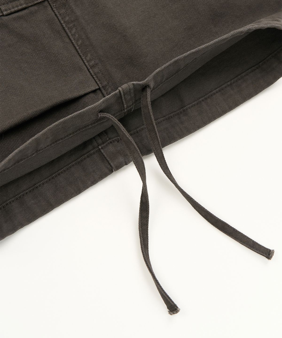 토피(TOFFEE) 워시드 코튼 카고 버뮤다 팬츠 (CHARCOAL)