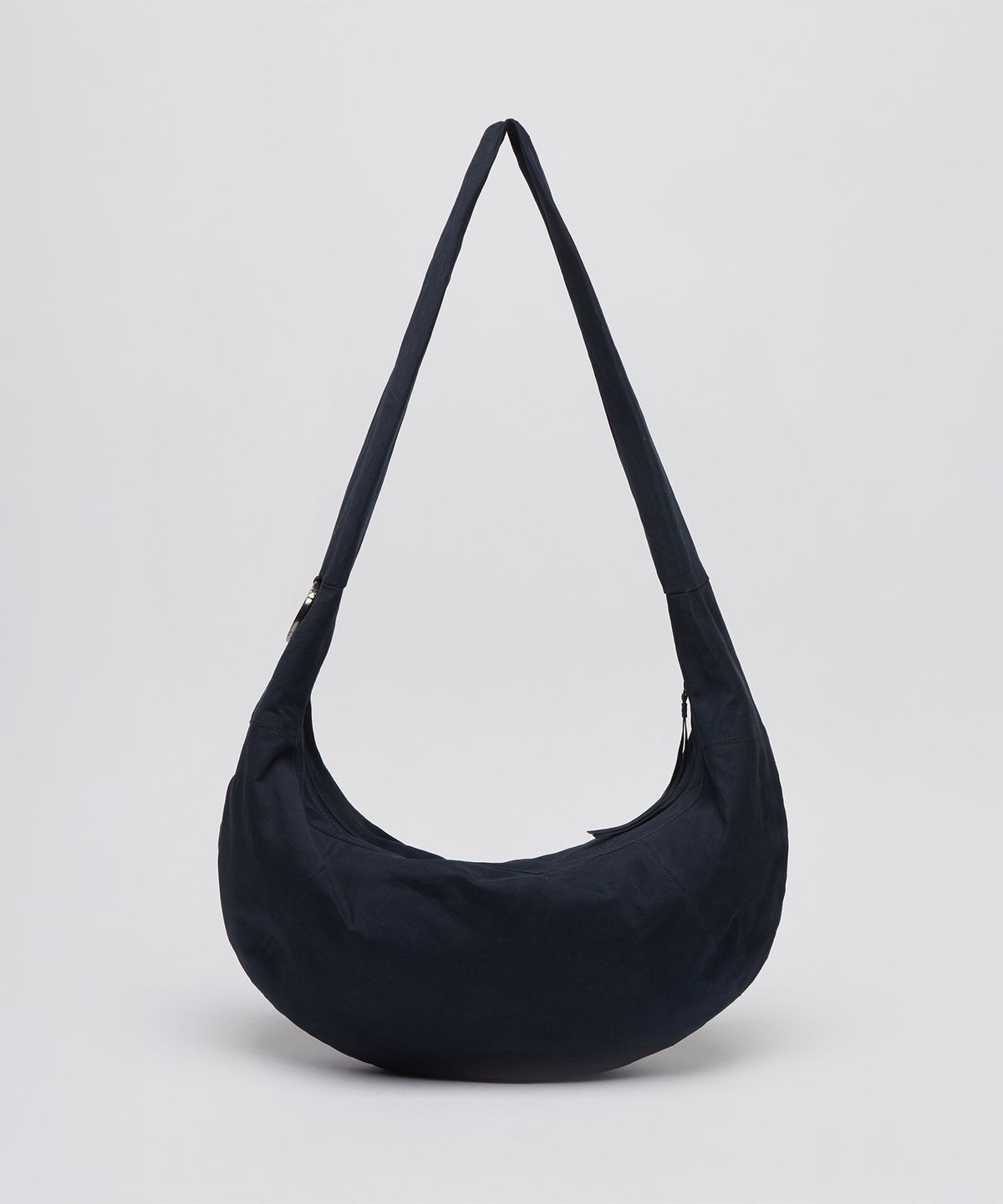 아카이브앱크(ARCHIVEPKE) Fling hobo fabric bag(Navy)_OVBRX26352NAY