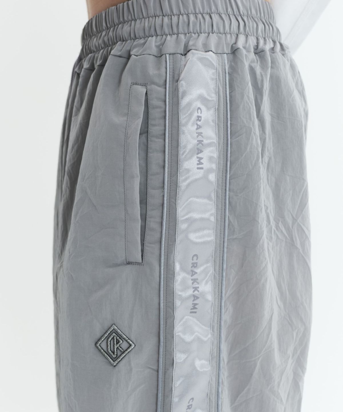 크랙엠아이(CRAKKAMI) 크랙 파이핑 팬츠 (Light Gray)