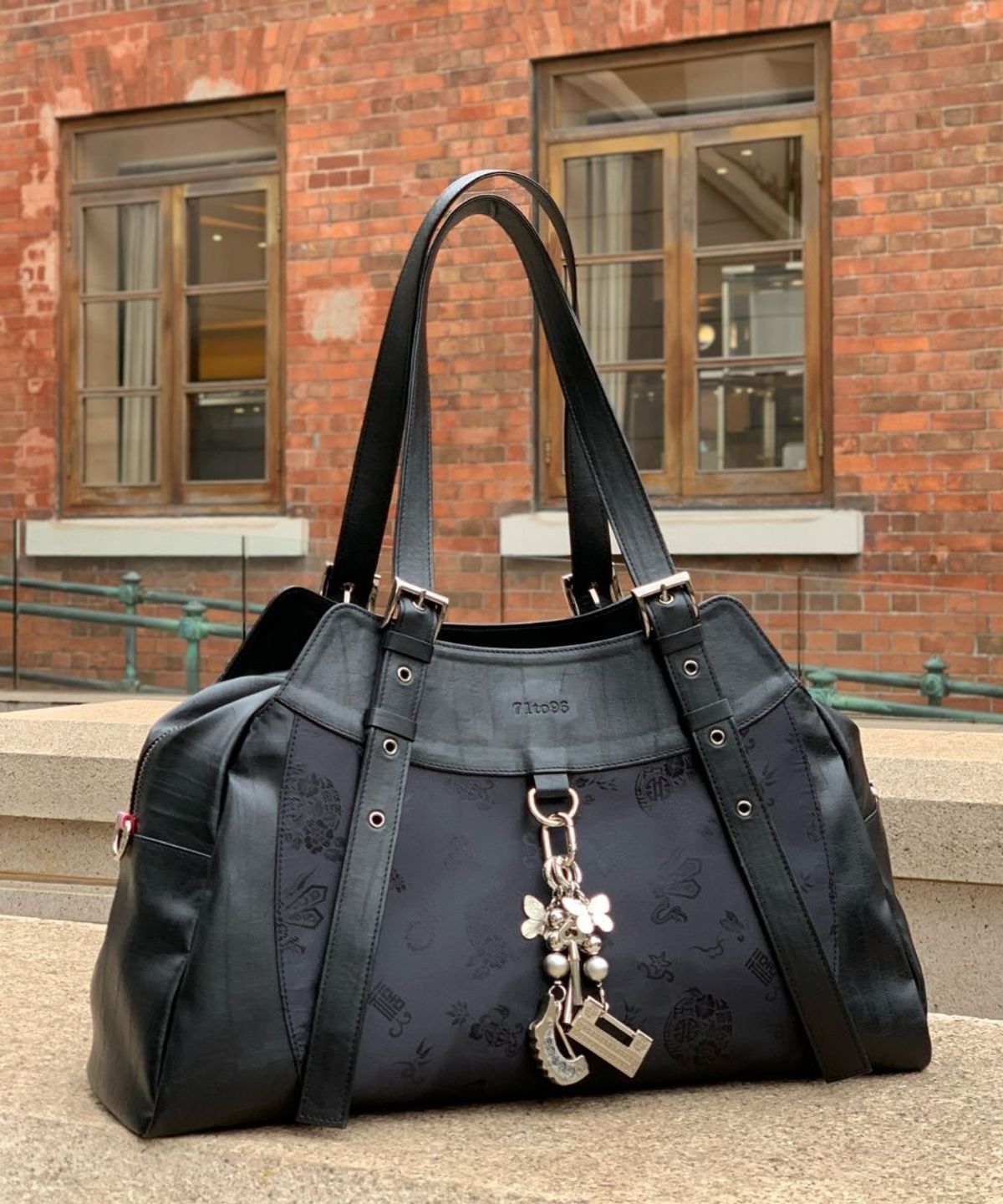 칠 하나 투 구육(71TO96) 월영백, Wolyeong Bag Large (Black)