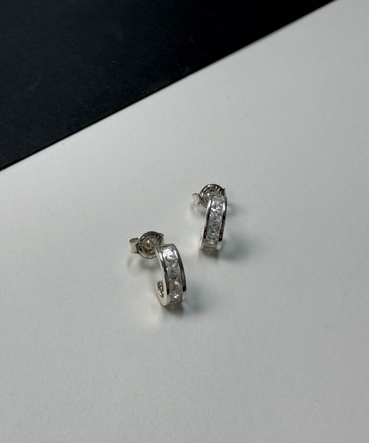 바라두(BARADU) 925 Curved ring stud earrings