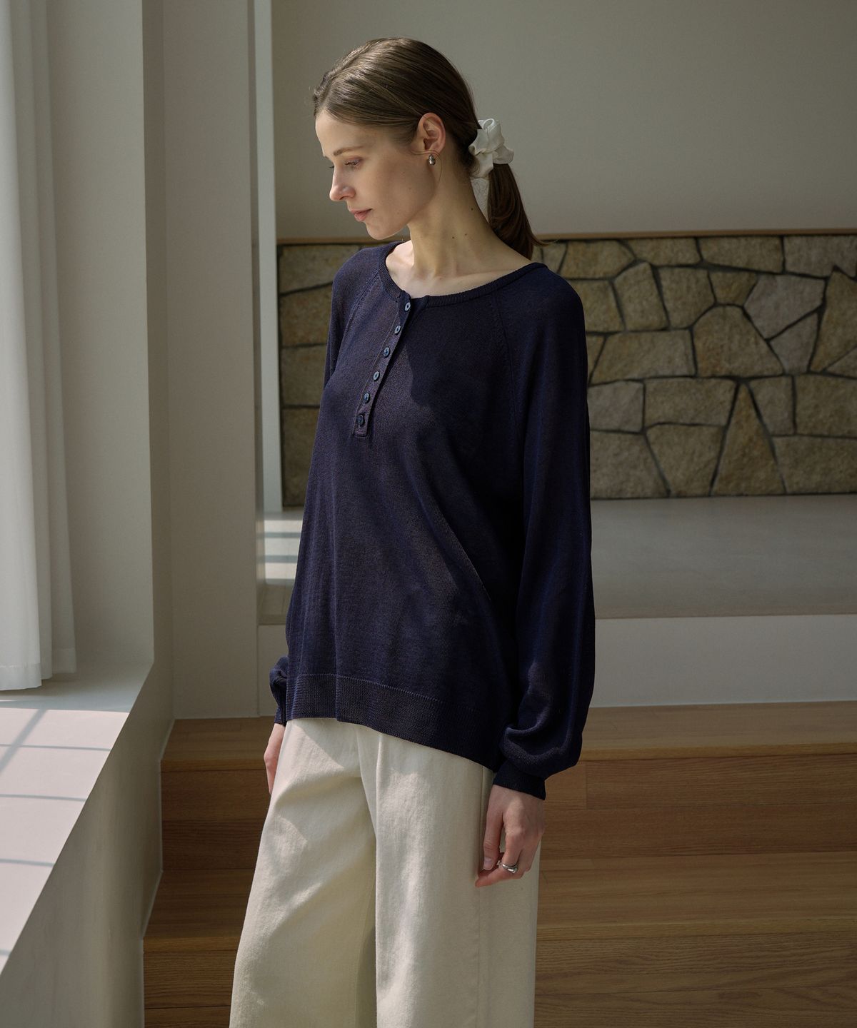 블레티(VLETI) Linen Blend Raglan Half Button Knit (navy)