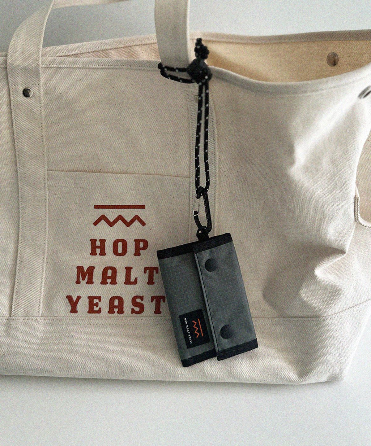 홉몰트이스트(HOPMALTYEAST) SNAP POUCH [Purple]