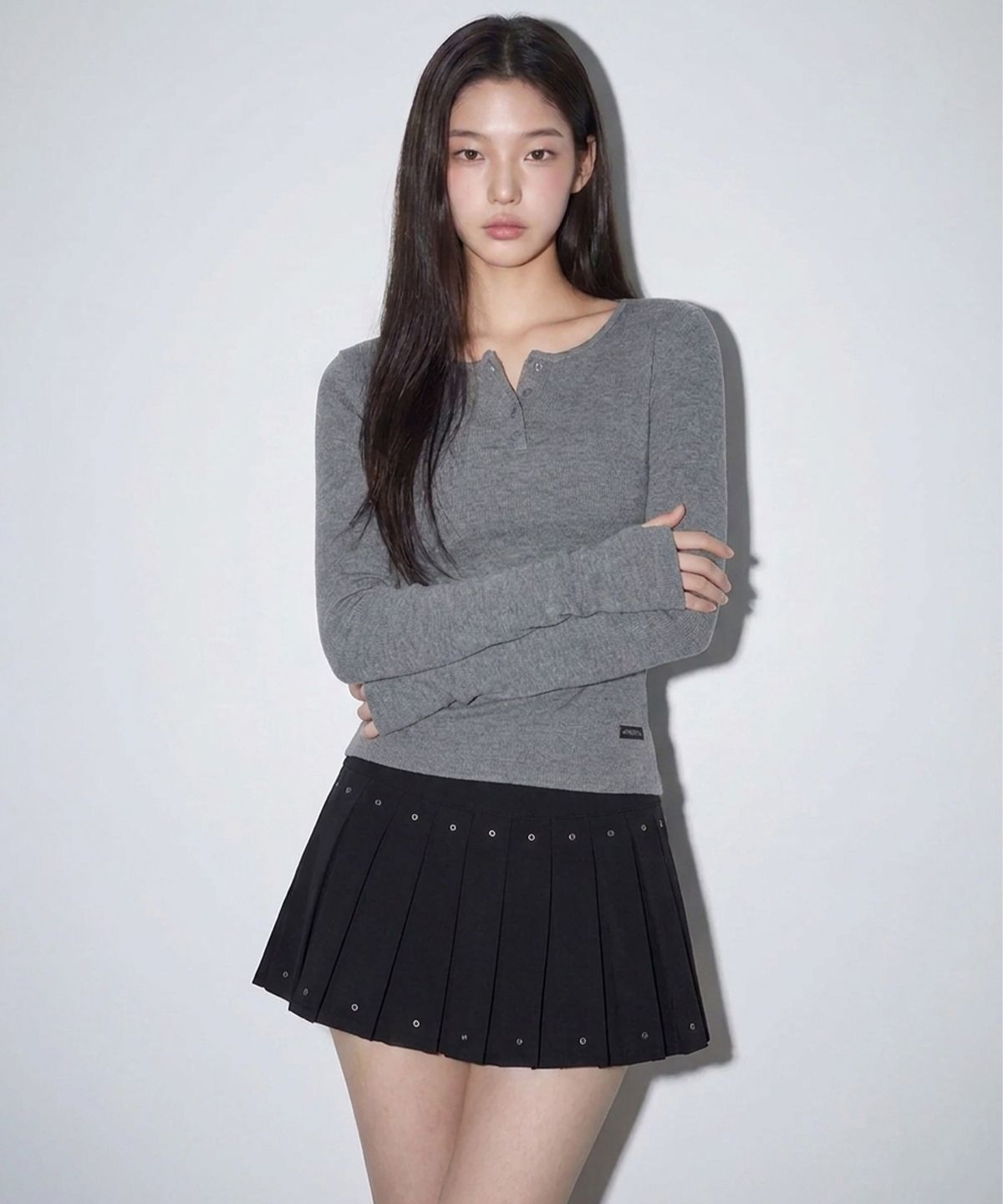 본슬리피(BORN SLIPPY) Essential Crystal Stud Pleated Skort (Black)