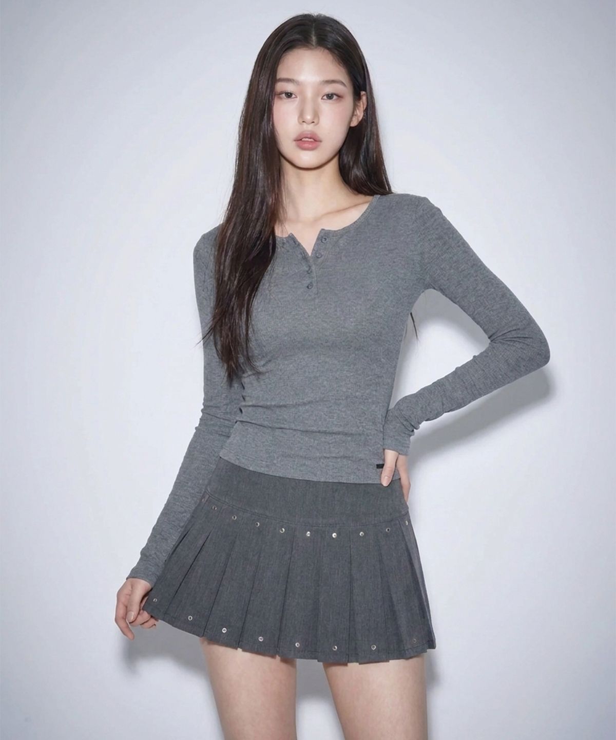 본슬리피(BORN SLIPPY) Essential Crystal Stud Pleated Skort (Gray)