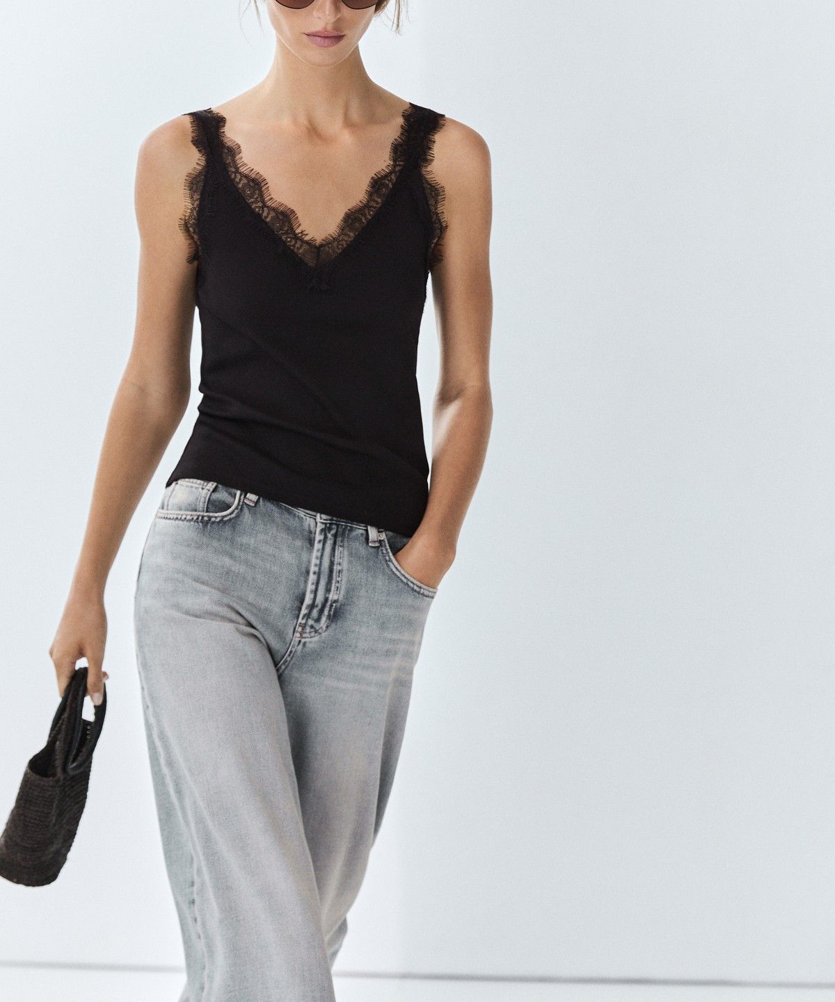 마시모두띠(MASSIMO DUTTI) 레이스 디테일 스트랩 탑