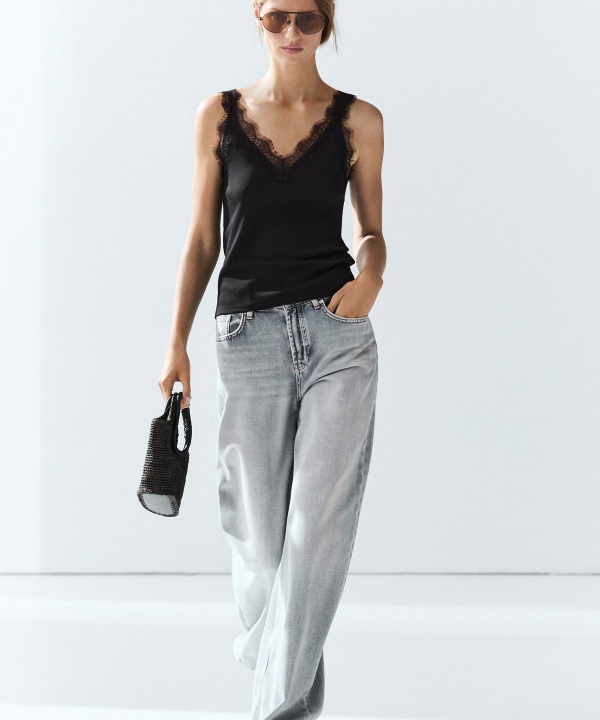 마시모두띠(MASSIMO DUTTI) 레이스 디테일 스트랩 탑