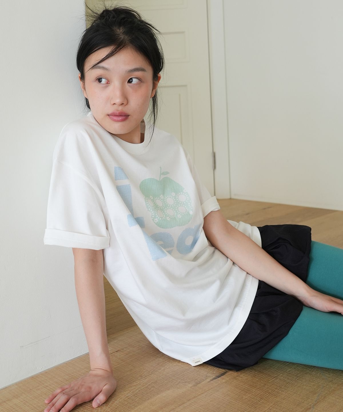 나츠(NAATS) Apple tea oversized t-shirt, white