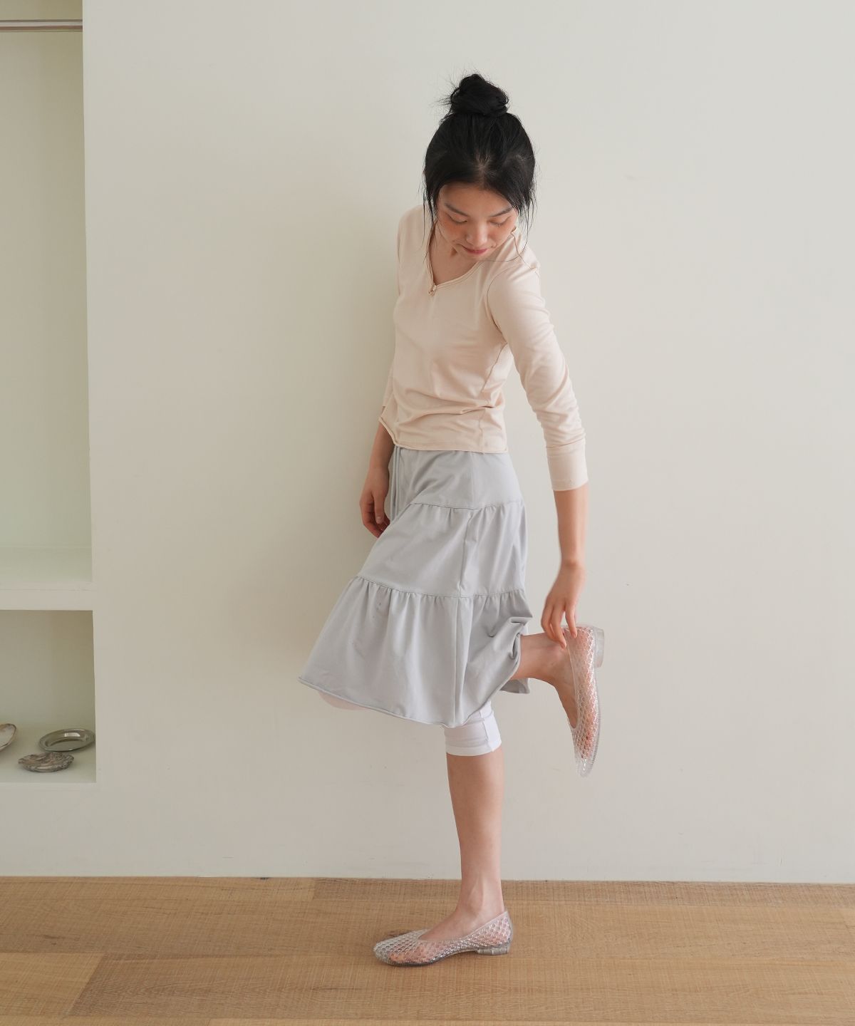 나츠(NAATS) Shrring mid skirt, light gray