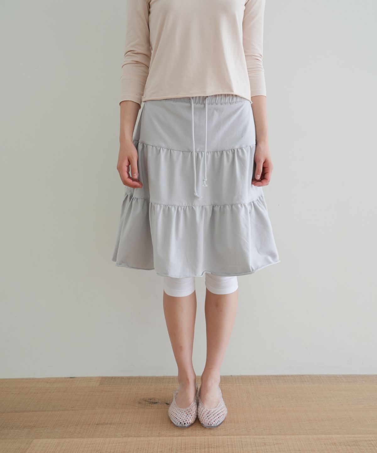 나츠(NAATS) Shrring mid skirt, light gray
