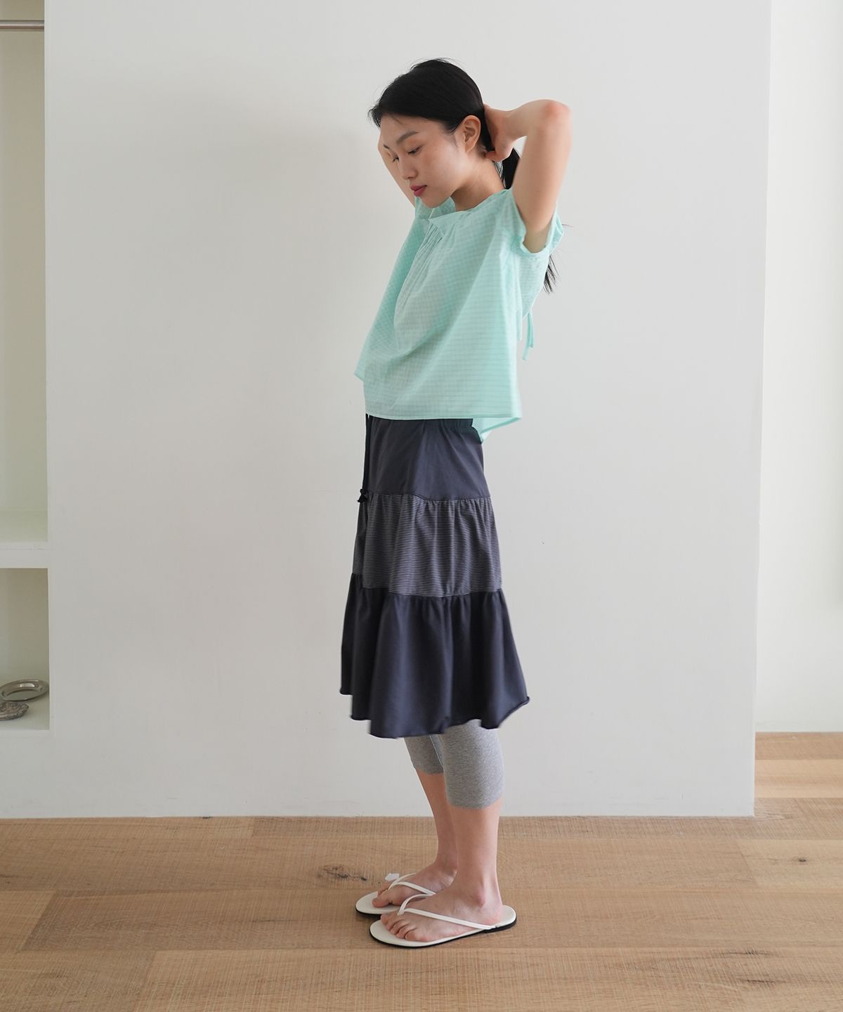 나츠(NAATS) Shrring mid skirt, navy