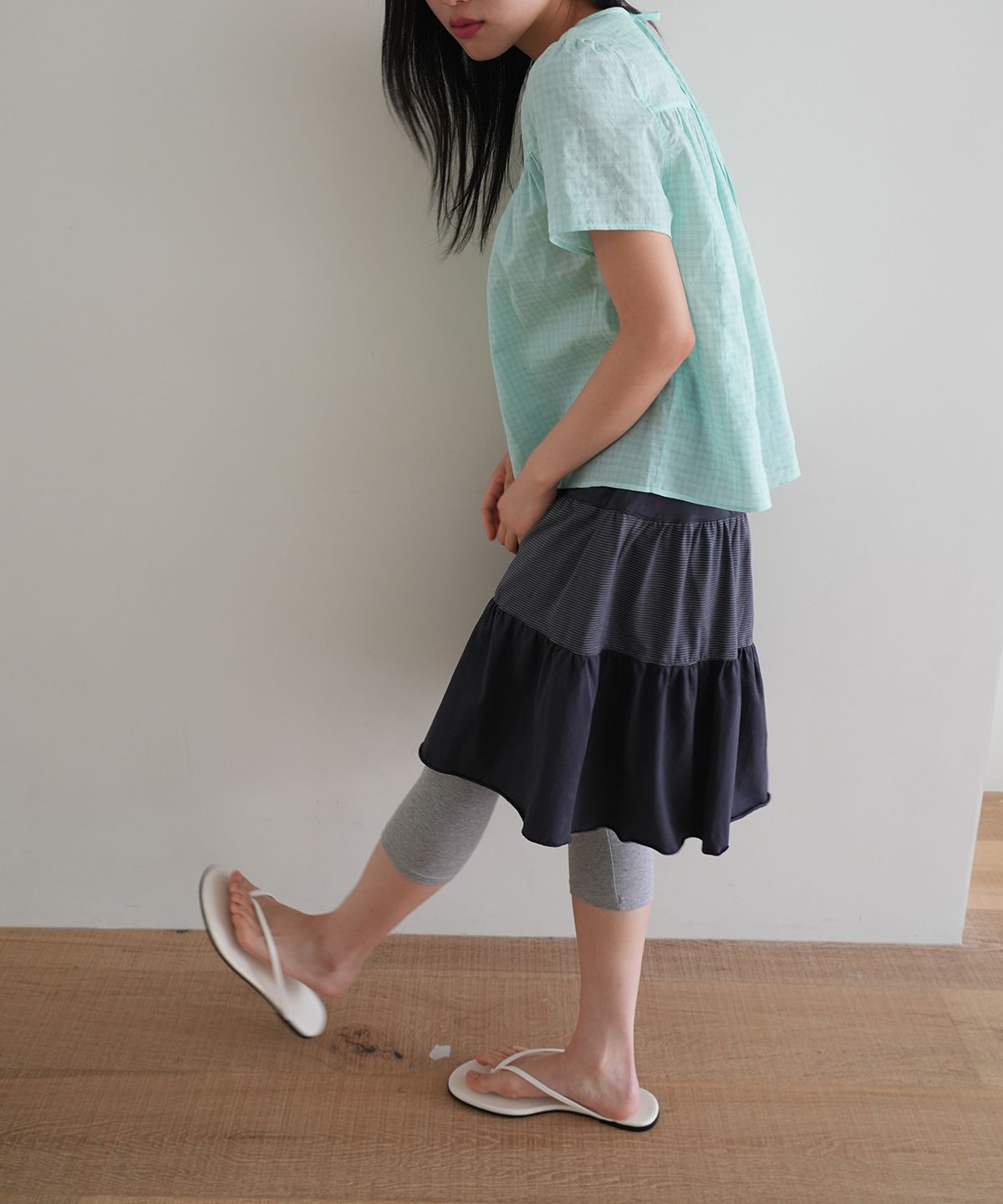 나츠(NAATS) Shrring mid skirt, navy
