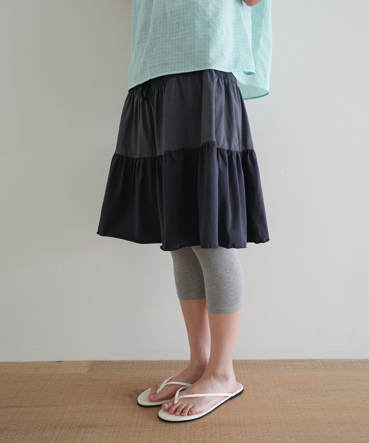 나츠(NAATS) Shrring mid skirt, navy