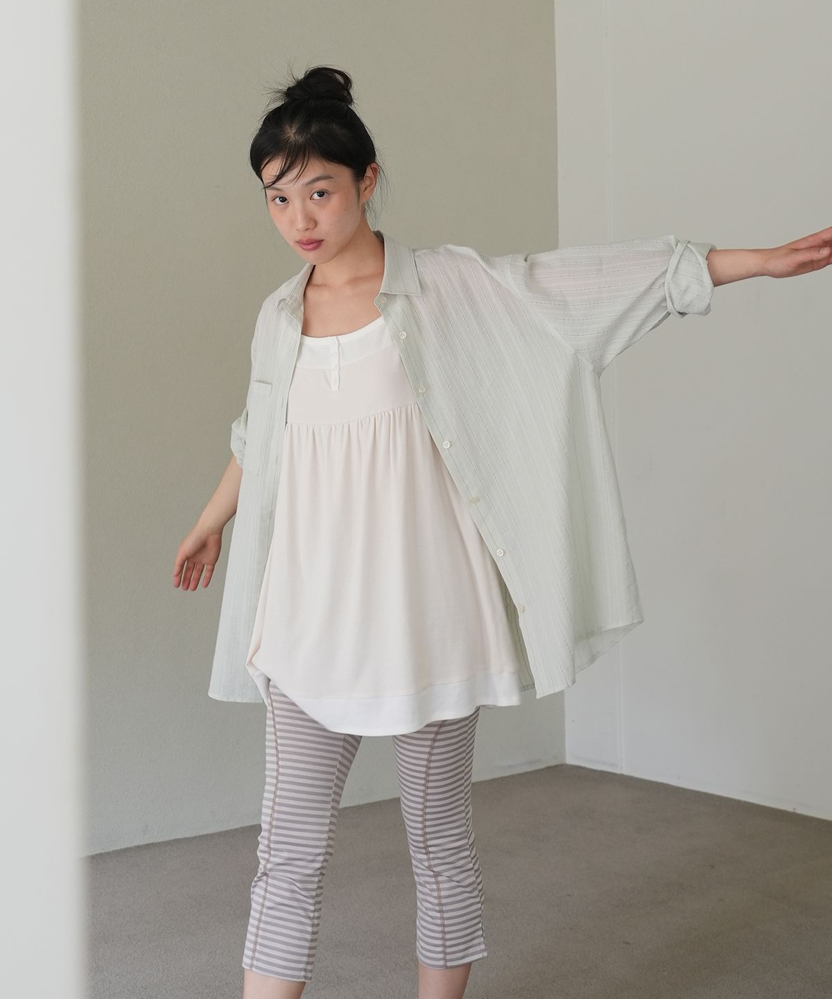 나츠(NAATS) Stripe sheer oversized shirt, mint gray