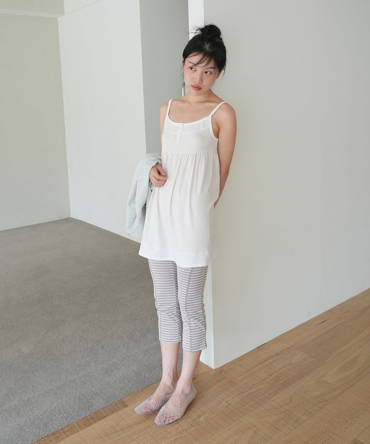 나츠(NAATS) Shring button sleeveless, ivory