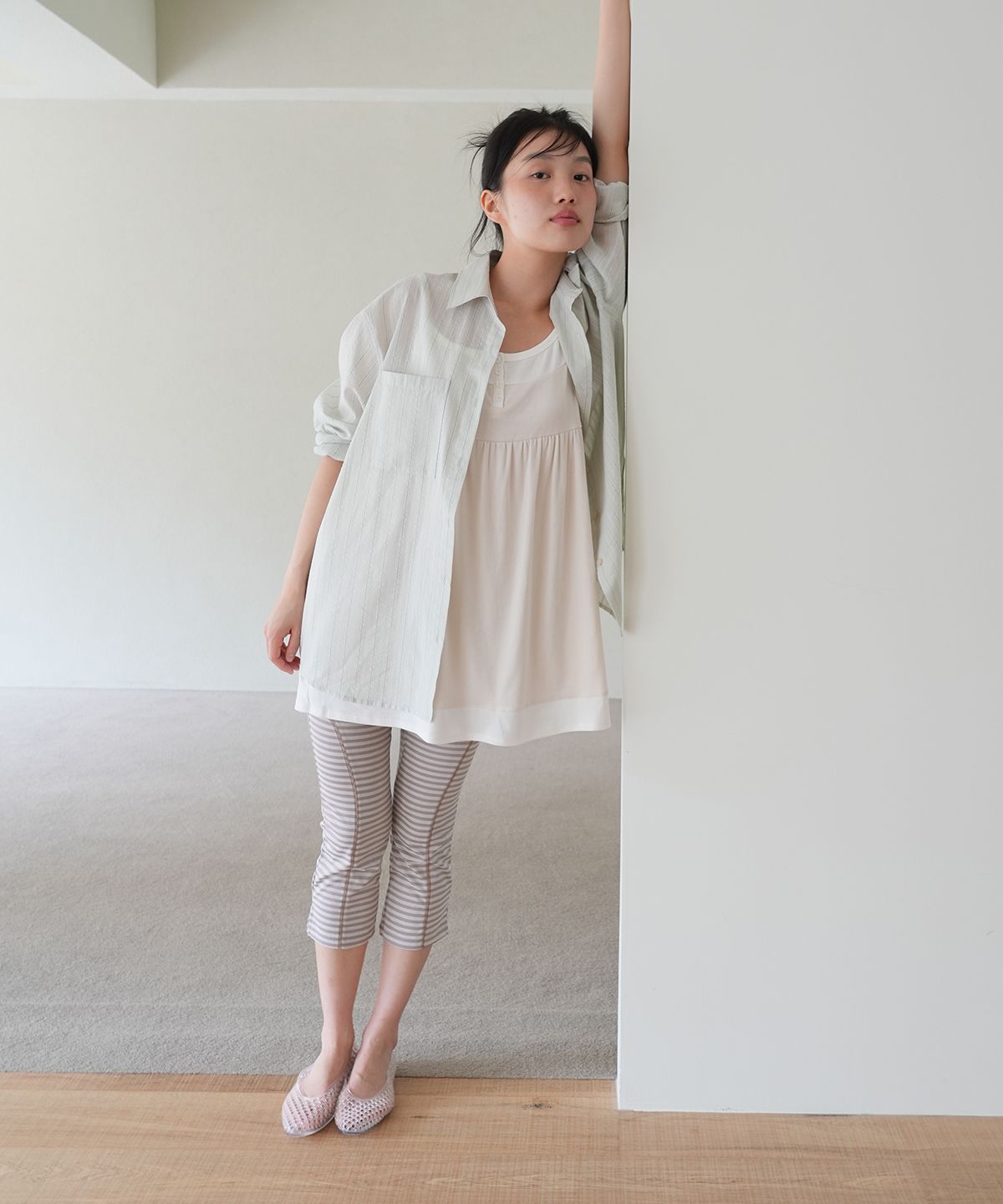 나츠(NAATS) Shring button sleeveless, ivory