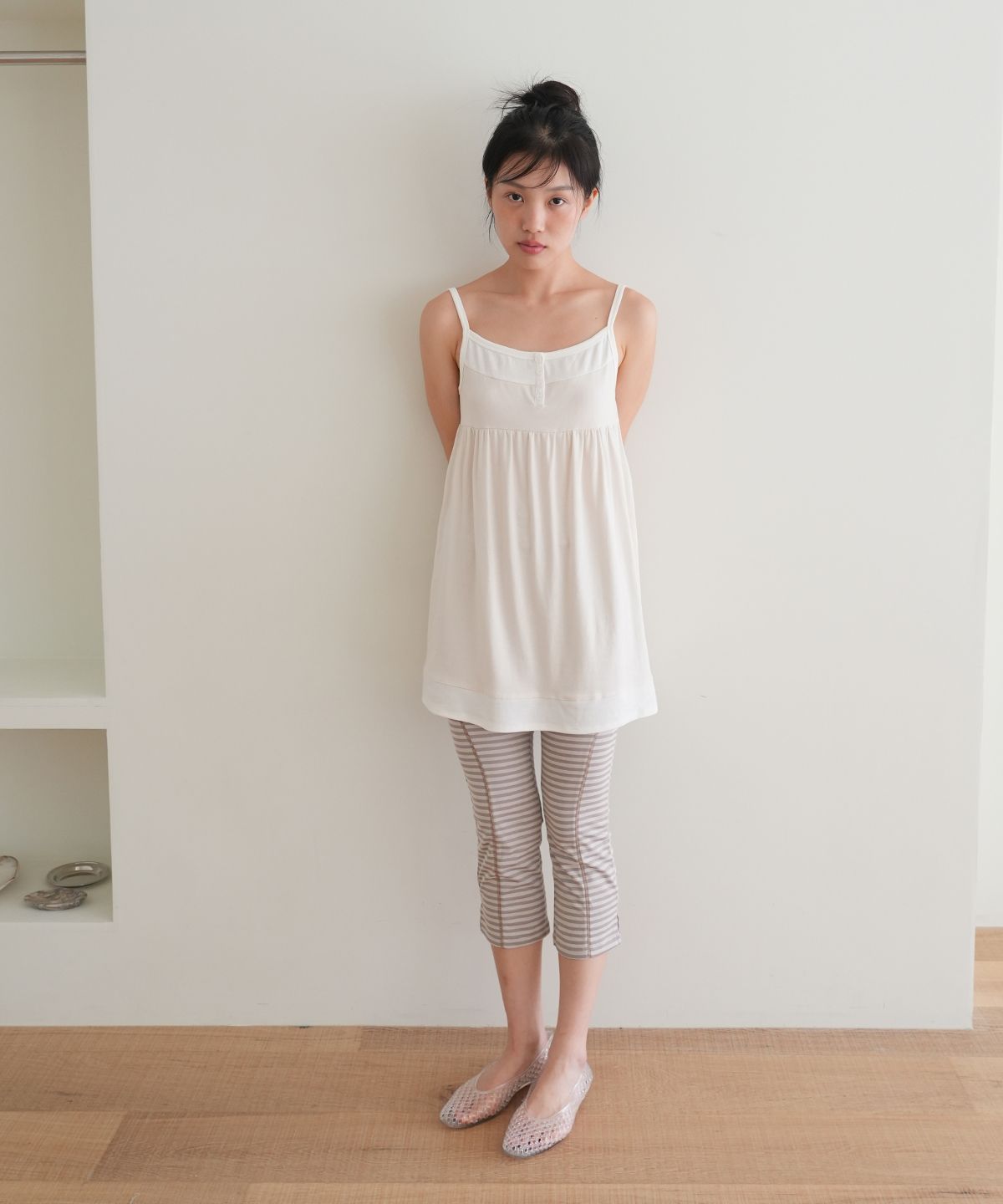 나츠(NAATS) Shring button sleeveless, ivory