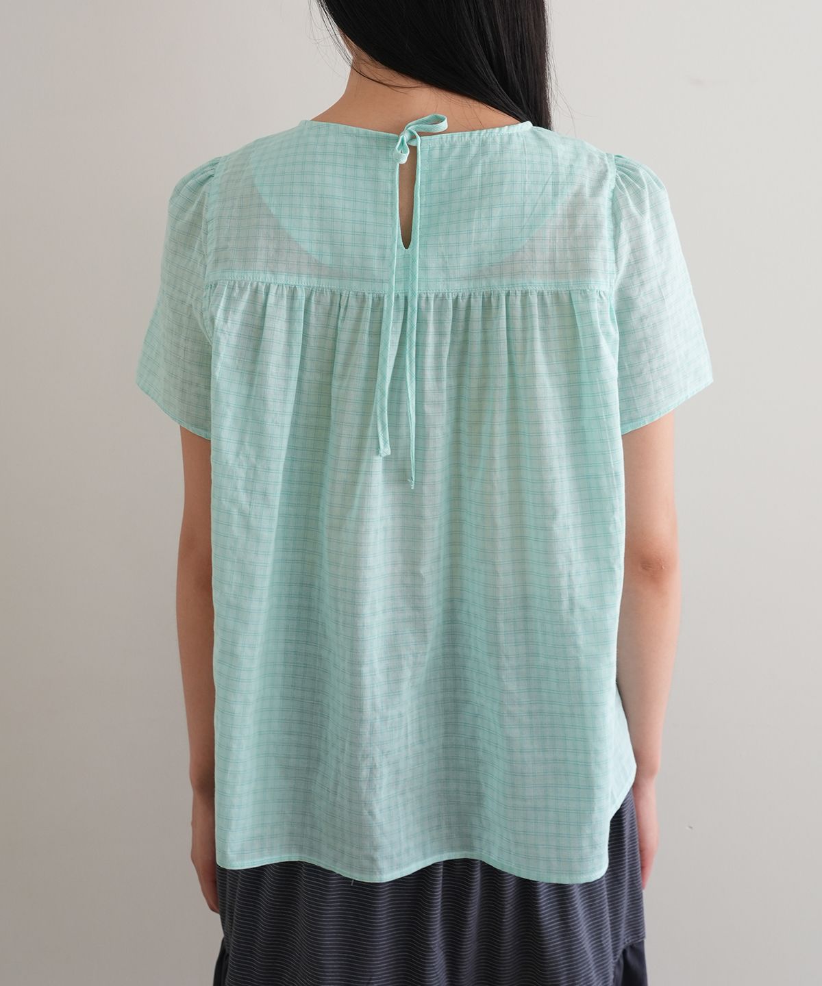 나츠(NAATS) Check shirring half blouse, mint