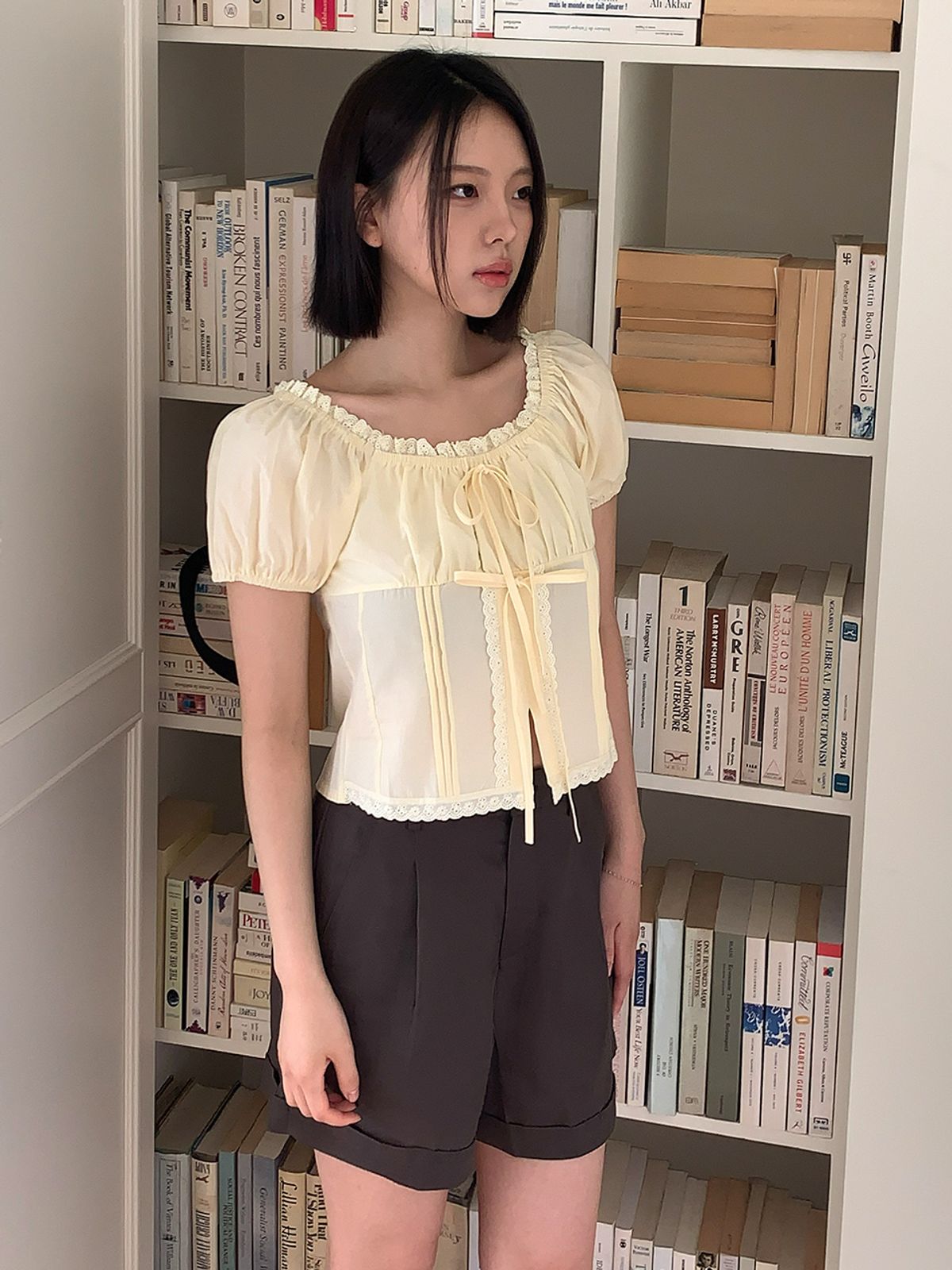 쿨키튼(KOOLKITTEN) 커프 헴 원턱 쇼츠 2colors