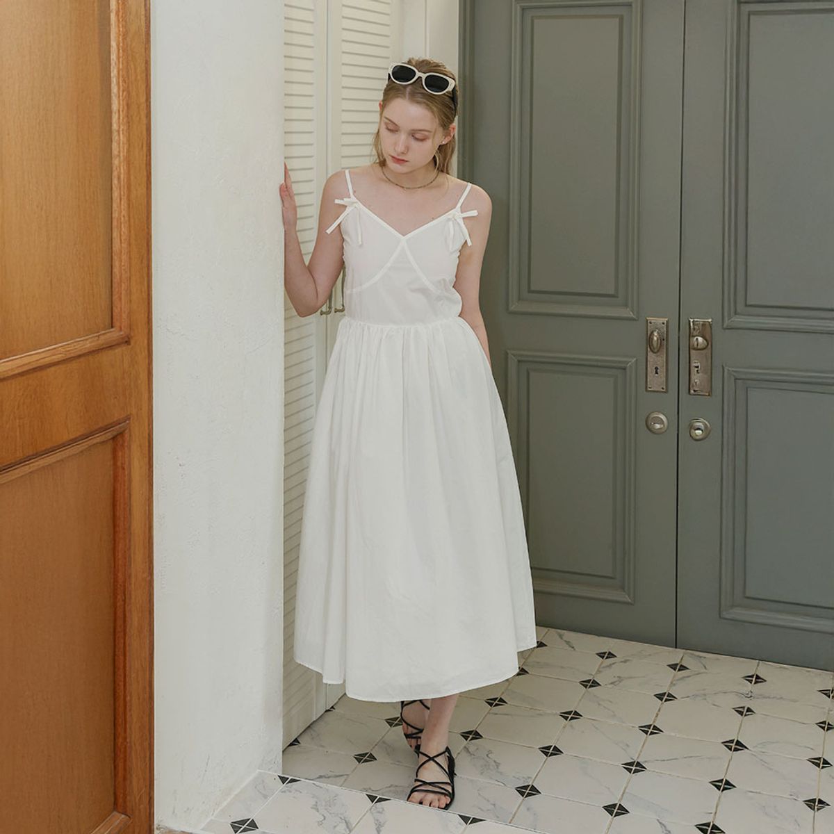 던드롭(DUNDROP) DD_Bow strap flare dress_WHITE