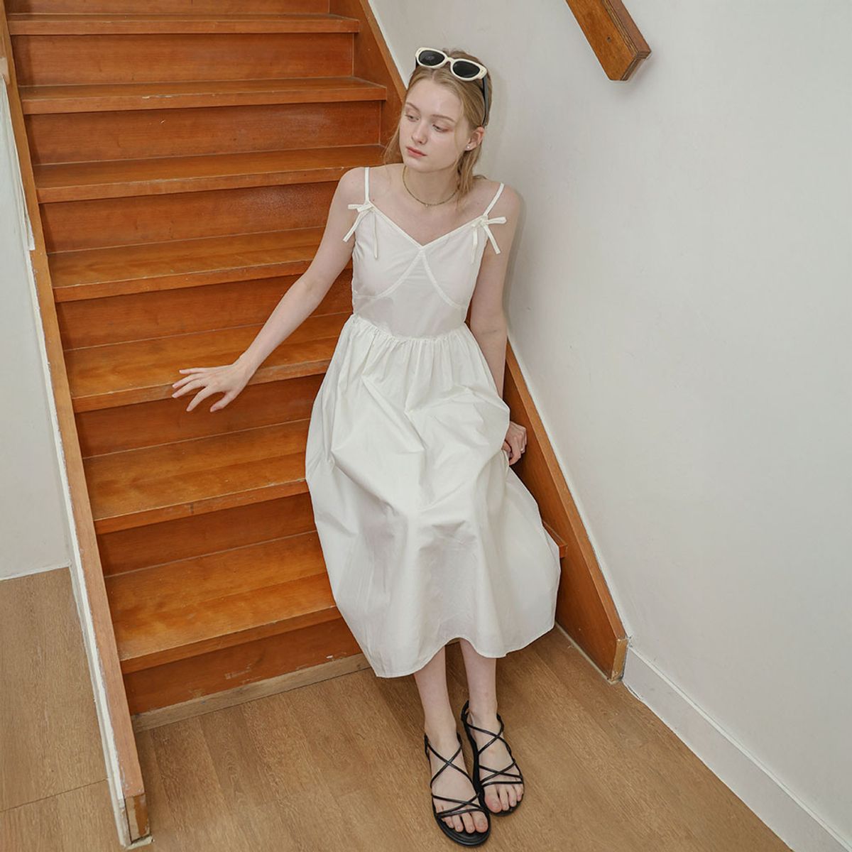 던드롭(DUNDROP) DD_Bow strap flare dress_WHITE