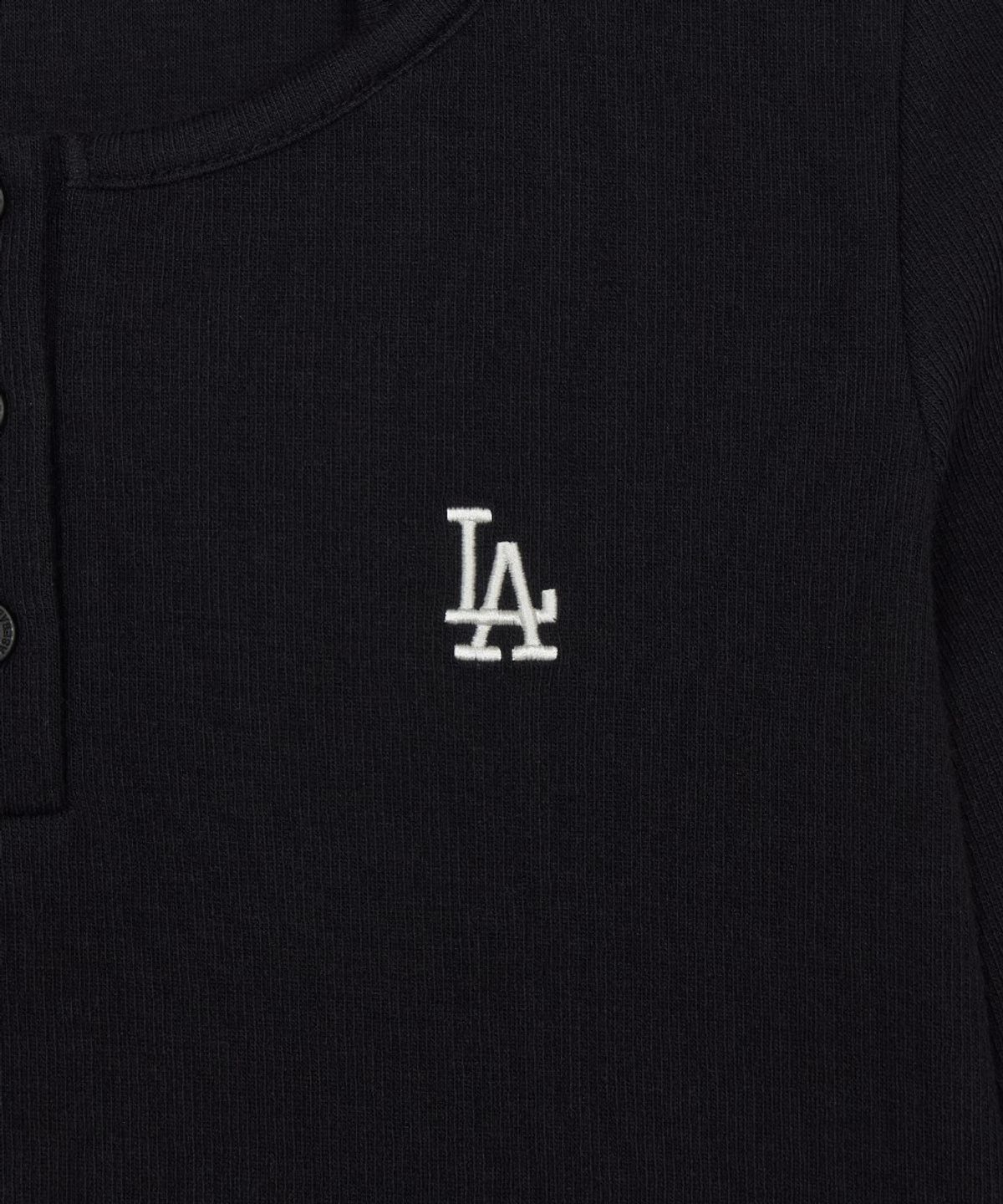엠엘비(MLB) 여성 베이직 헨리넥 레이어드 슬림 세미크롭 긴팔 티셔츠 LA (Black)