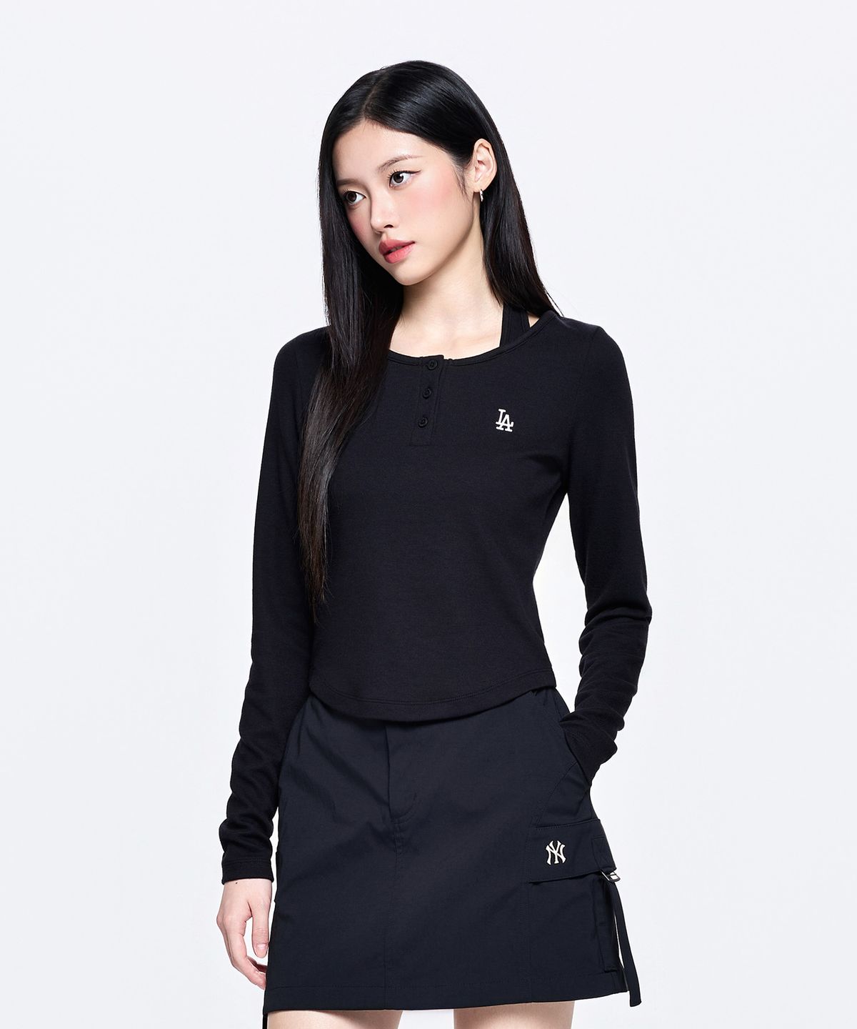 엠엘비(MLB) 여성 베이직 헨리넥 레이어드 슬림 세미크롭 긴팔 티셔츠 LA (Black)