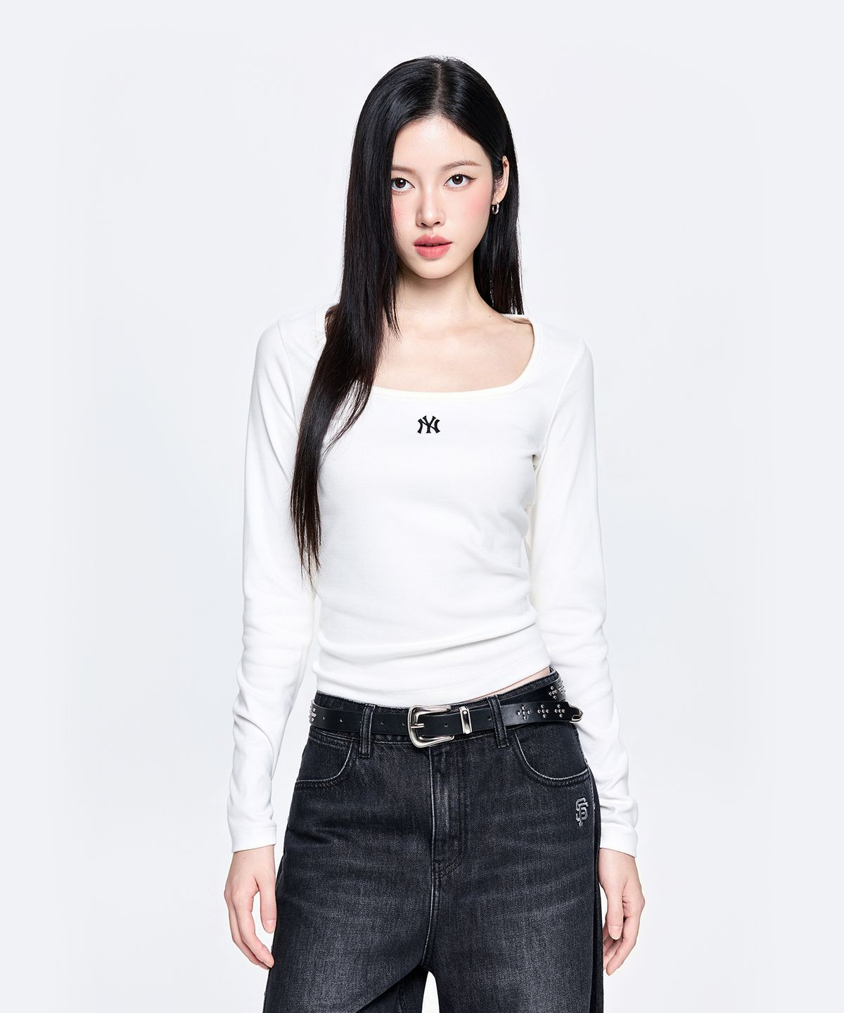 엠엘비(MLB) 여성 베이직 슬림 세미크롭 스퀘어넥 긴팔 티셔츠 NY (Cream)