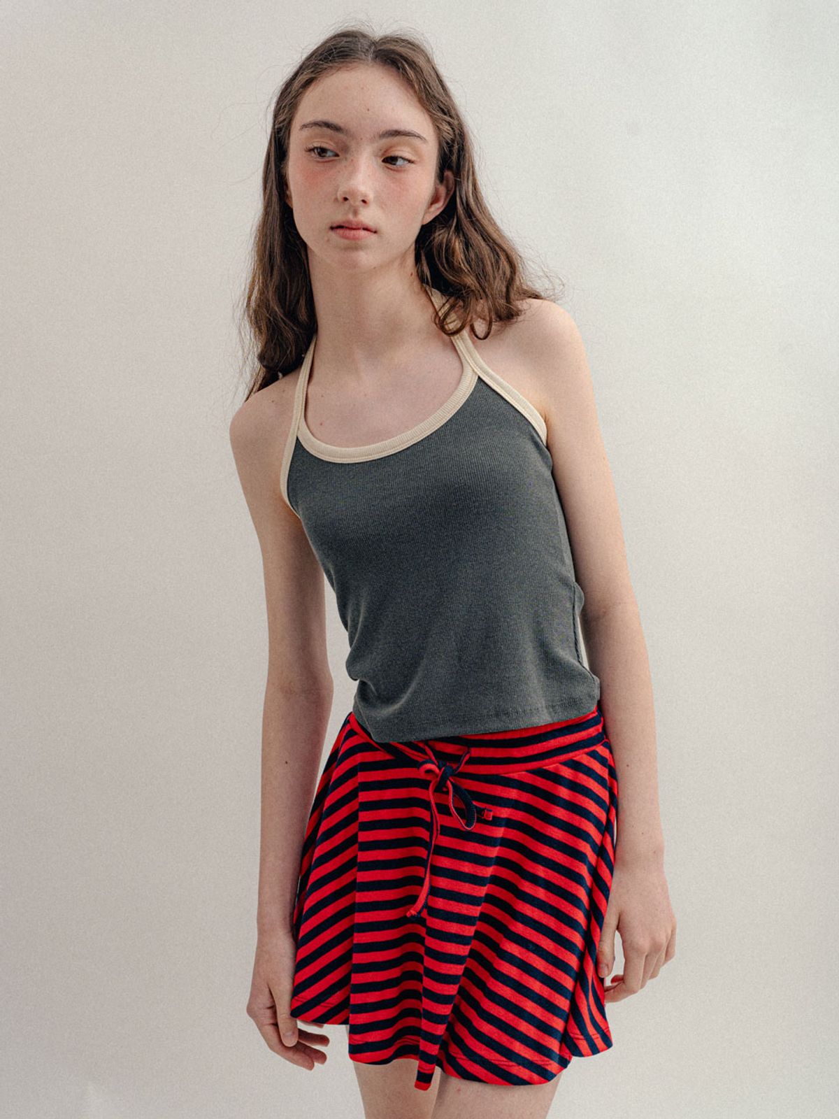 비수스(VISUS) Ribbed Halter Top_Charcoal