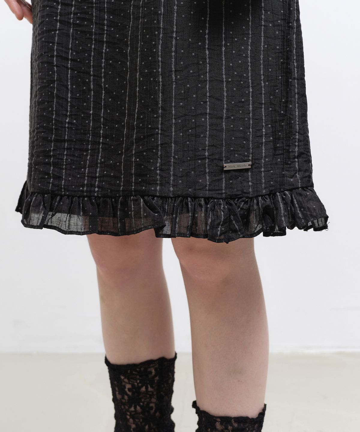 닉앤니콜(NICK&NICOLE) PIN STRIPE FLARE SKIRT_BLACK