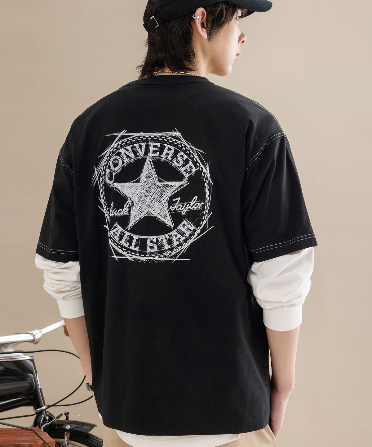 컨버스(CONVERSE) 소로나 패치 그래픽 티셔츠 블랙 UCK080-023