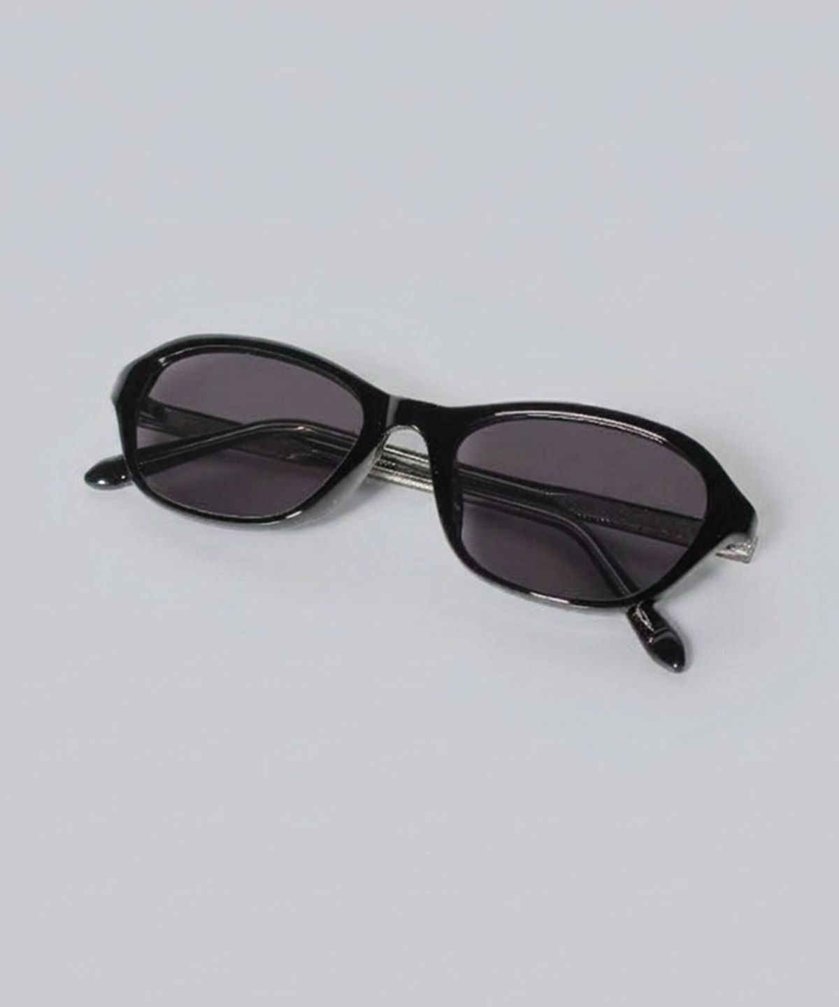 투큐브(2CUBE) Retro Cat-Eye Oval Sunglasses(Black)
