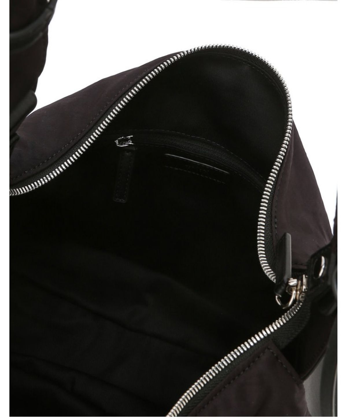 질스튜어트 맨 액세서리(JILLSTUART MEN ACC) 블랙 음각로고 나일론 크로스백 JUBA6F110BK