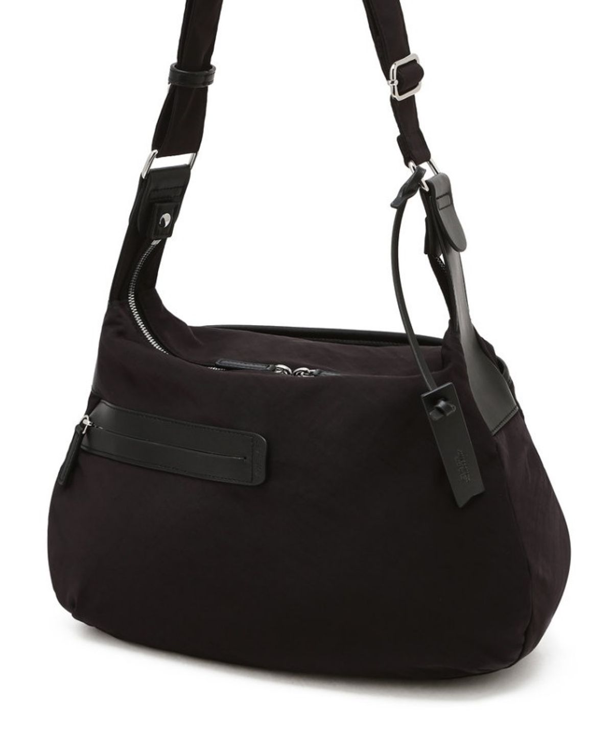 질스튜어트 맨 액세서리(JILLSTUART MEN ACC) 블랙 음각로고 나일론 크로스백 JUBA6F110BK