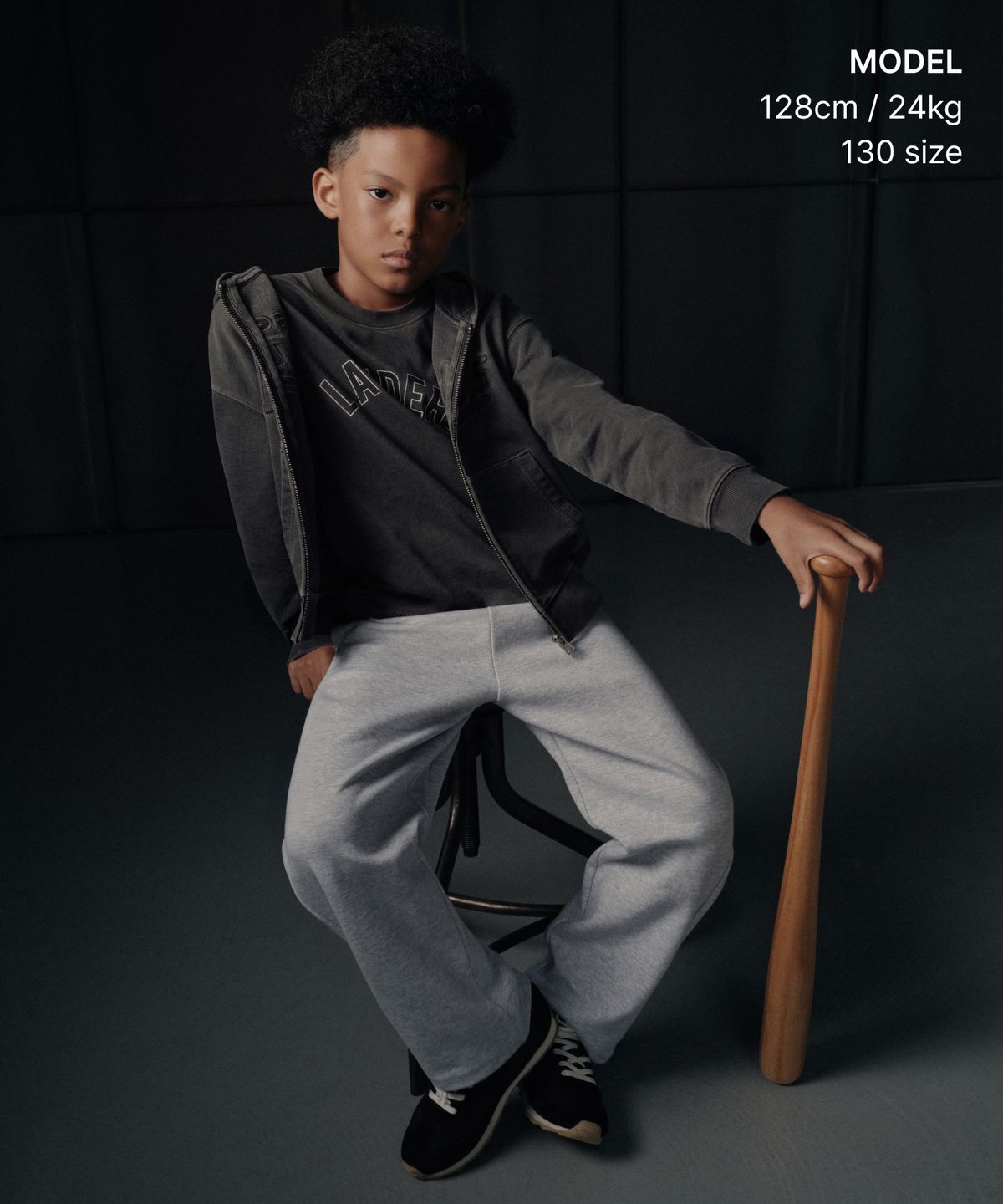 무신사 스탠다드 키즈(MUSINSA STANDARD KIDS) [SSG랜더스 컬래버] 피그먼트 다이드 후디드 스웨트 집업 [차콜 그레이]