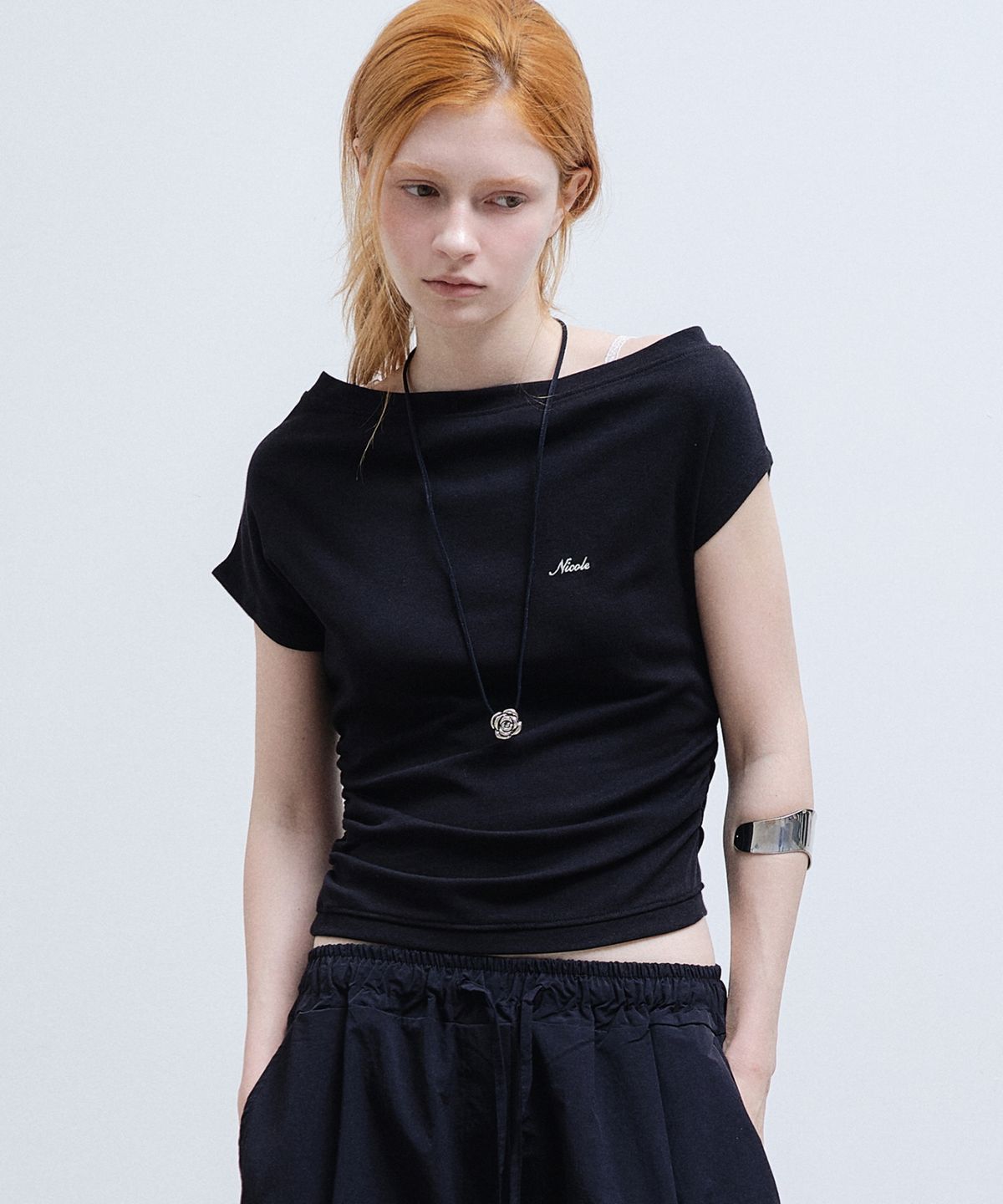 닉앤니콜(NICK&NICOLE) OFF SHOULDER BOAT NECK TOP_BLACK