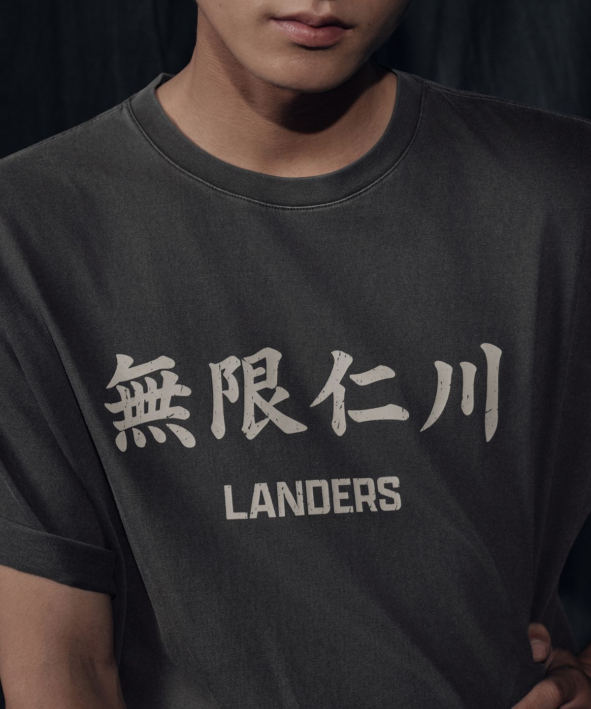 무신사 스탠다드(MUSINSA STANDARD) [SSG랜더스 컬래버] 무한인천 피그먼트 다이드 티셔츠 [차콜 그레이]