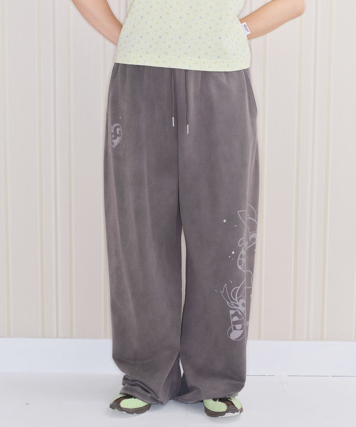 아메스 월드와이드(AMES-WORLDWIDE) PPG HOTFIX DRAWING SWEAT PANTS DEEP CHARCOAL