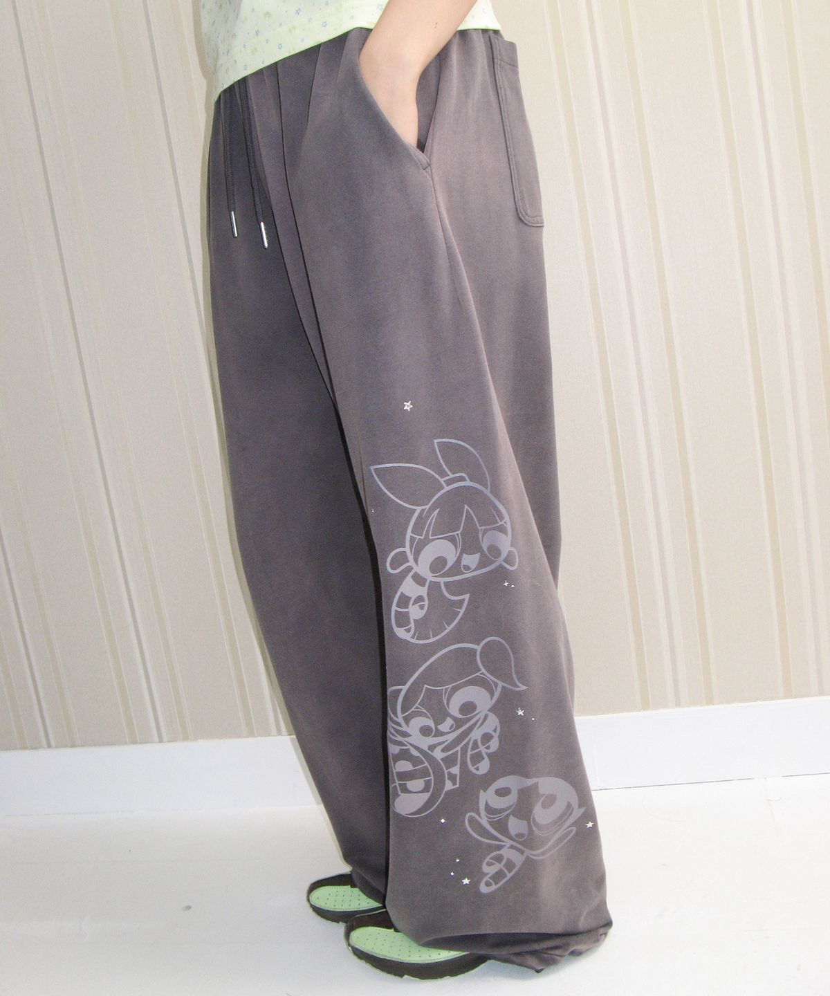 아메스 월드와이드(AMES-WORLDWIDE) PPG HOTFIX DRAWING SWEAT PANTS DEEP CHARCOAL
